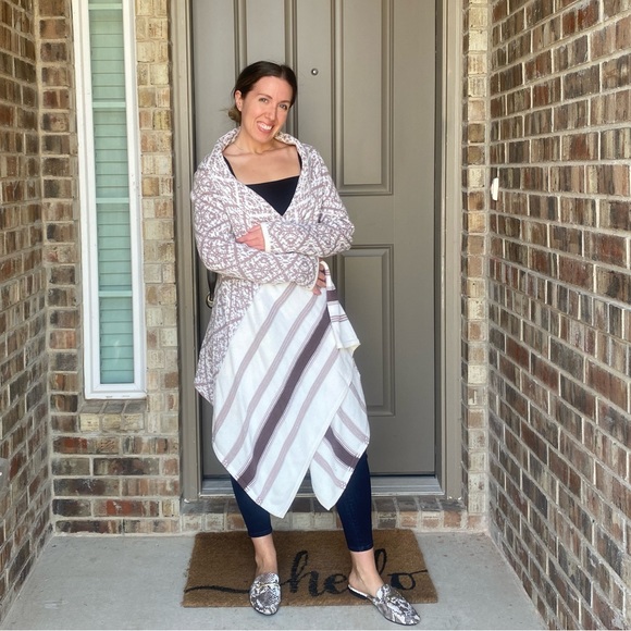 Old Navy Blanket Sweater - Picture 5 of 5